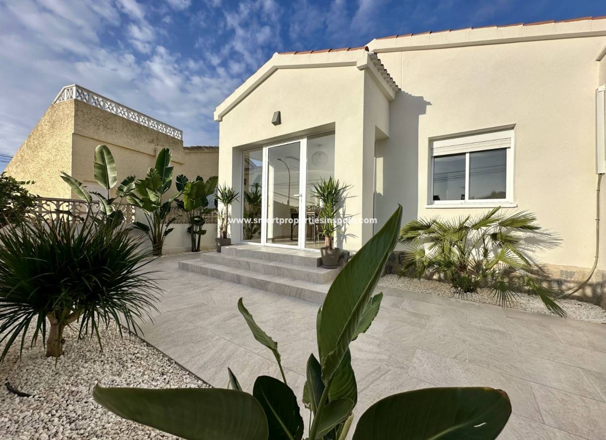 Resale - Detached Villa - La Marina - Urbanización La Marina