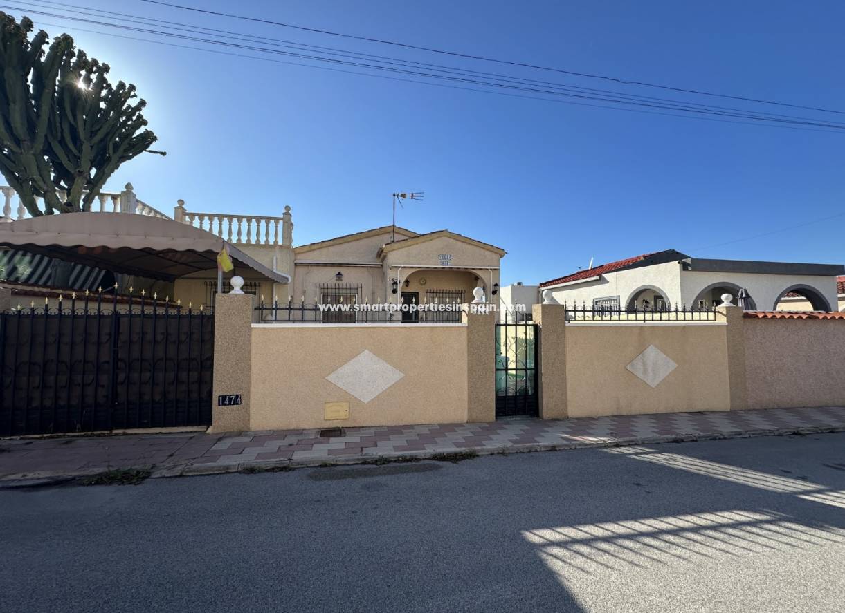 Resale - Detached Villa - La Marina - Urbanización La Marina