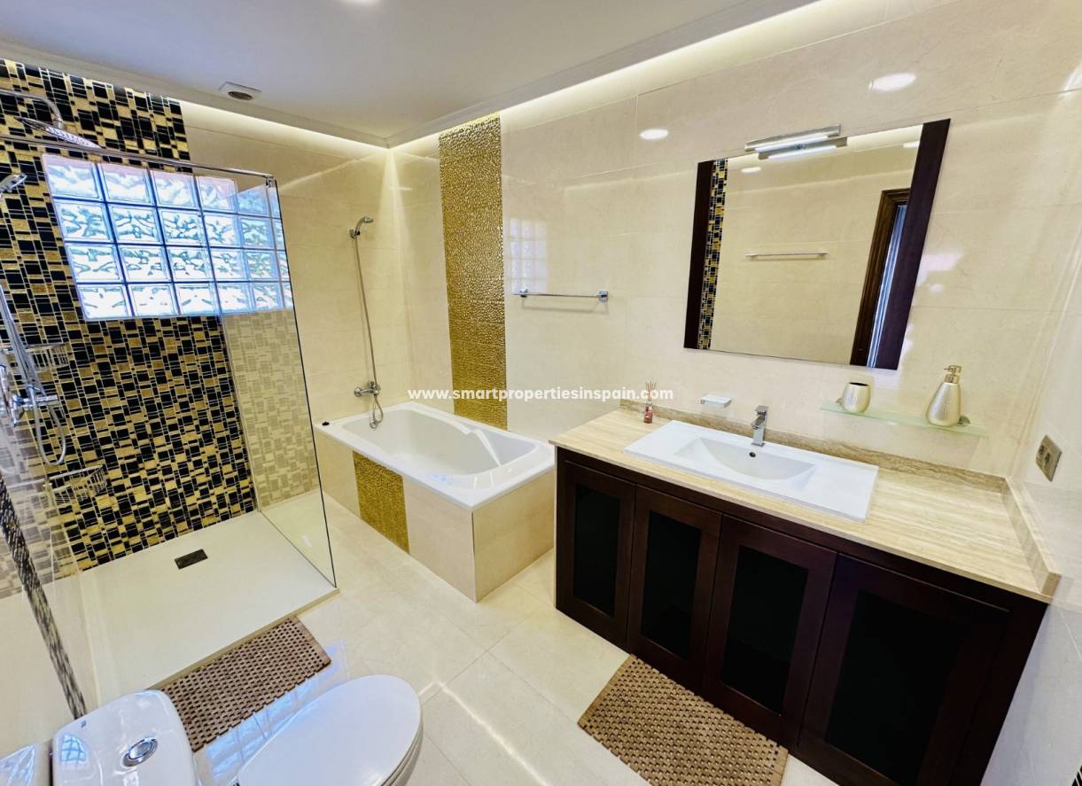 Resale - Detached Villa - La Marina - Urbanización La Marina