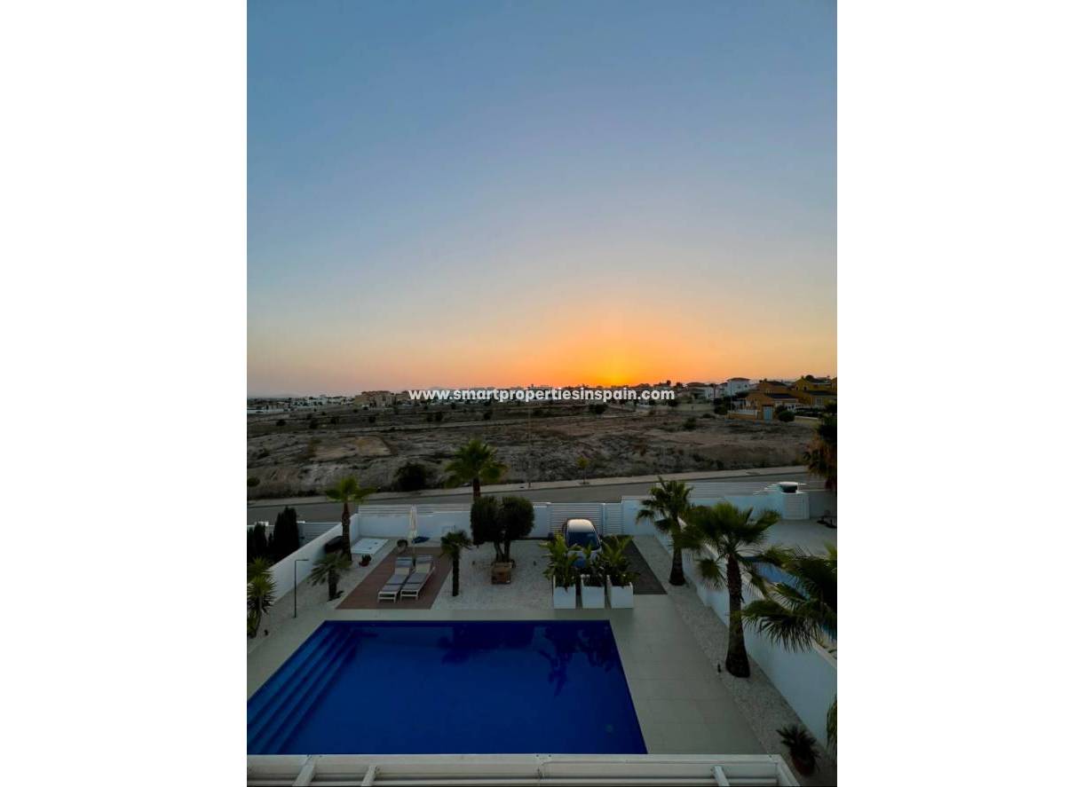 Resale - Detached Villa - La Marina - Urbanización La Marina