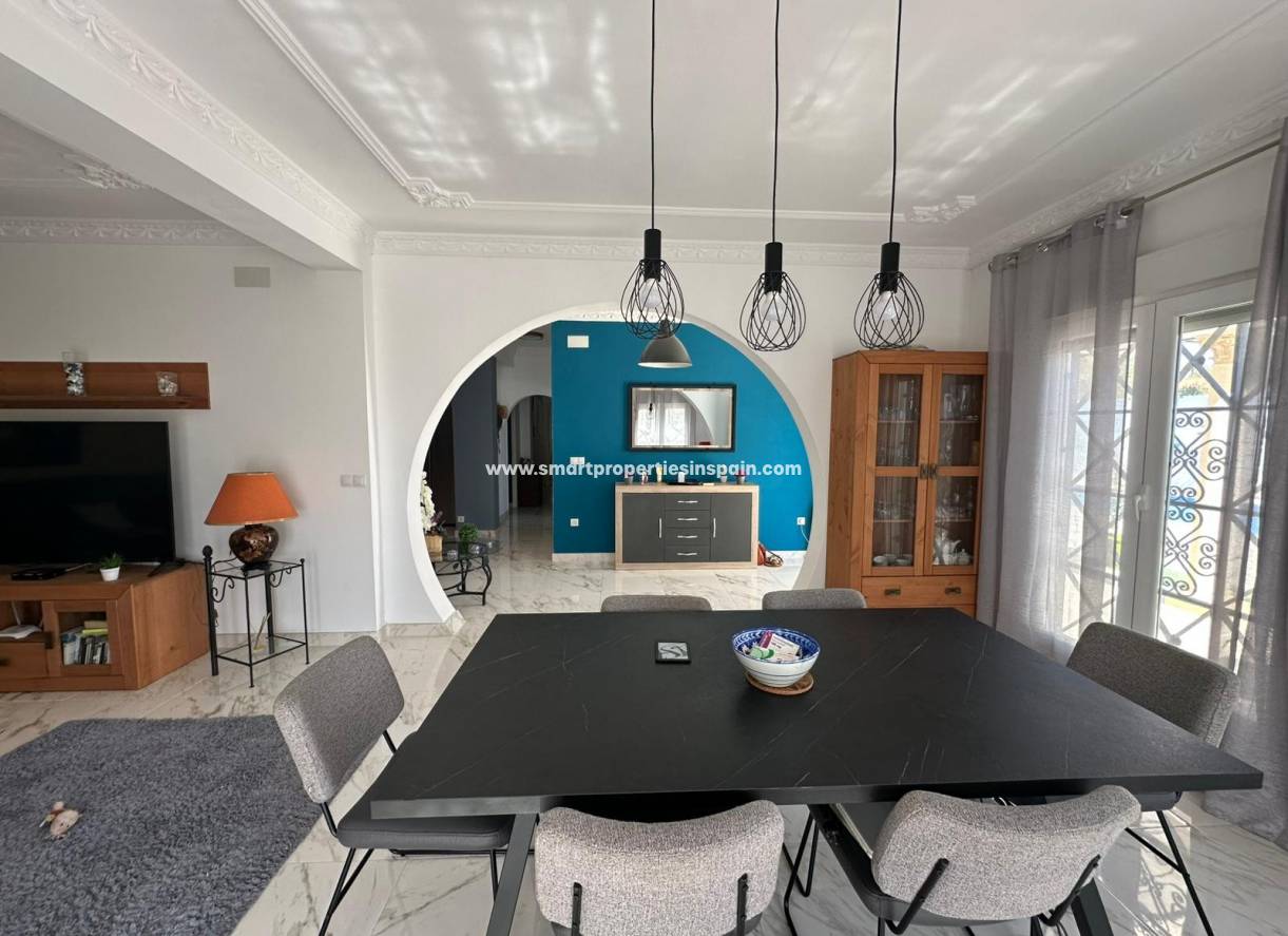 Resale - Detached Villa - La Marina - Urbanización La Marina