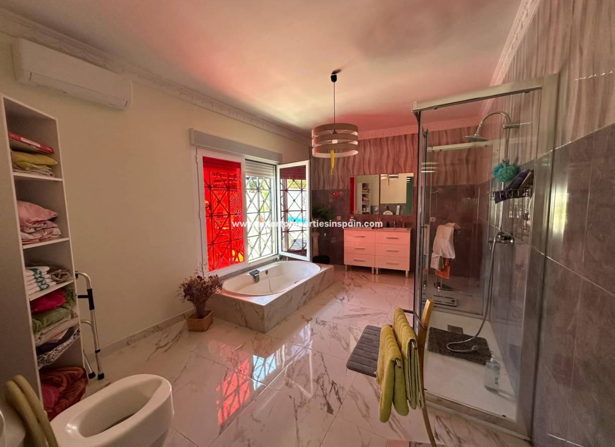 Resale - Detached Villa - La Marina - Urbanización La Marina