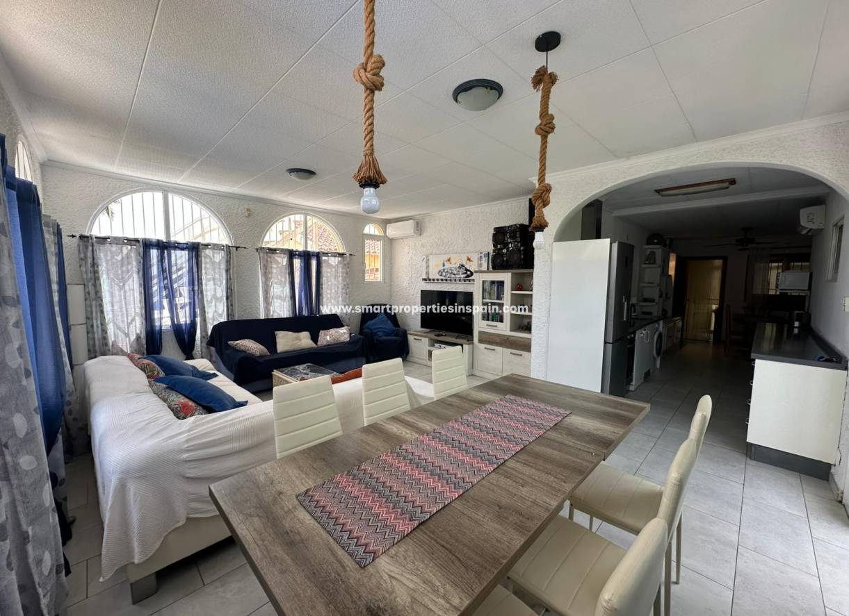 Resale - Detached Villa - La Marina - Urbanización La Marina