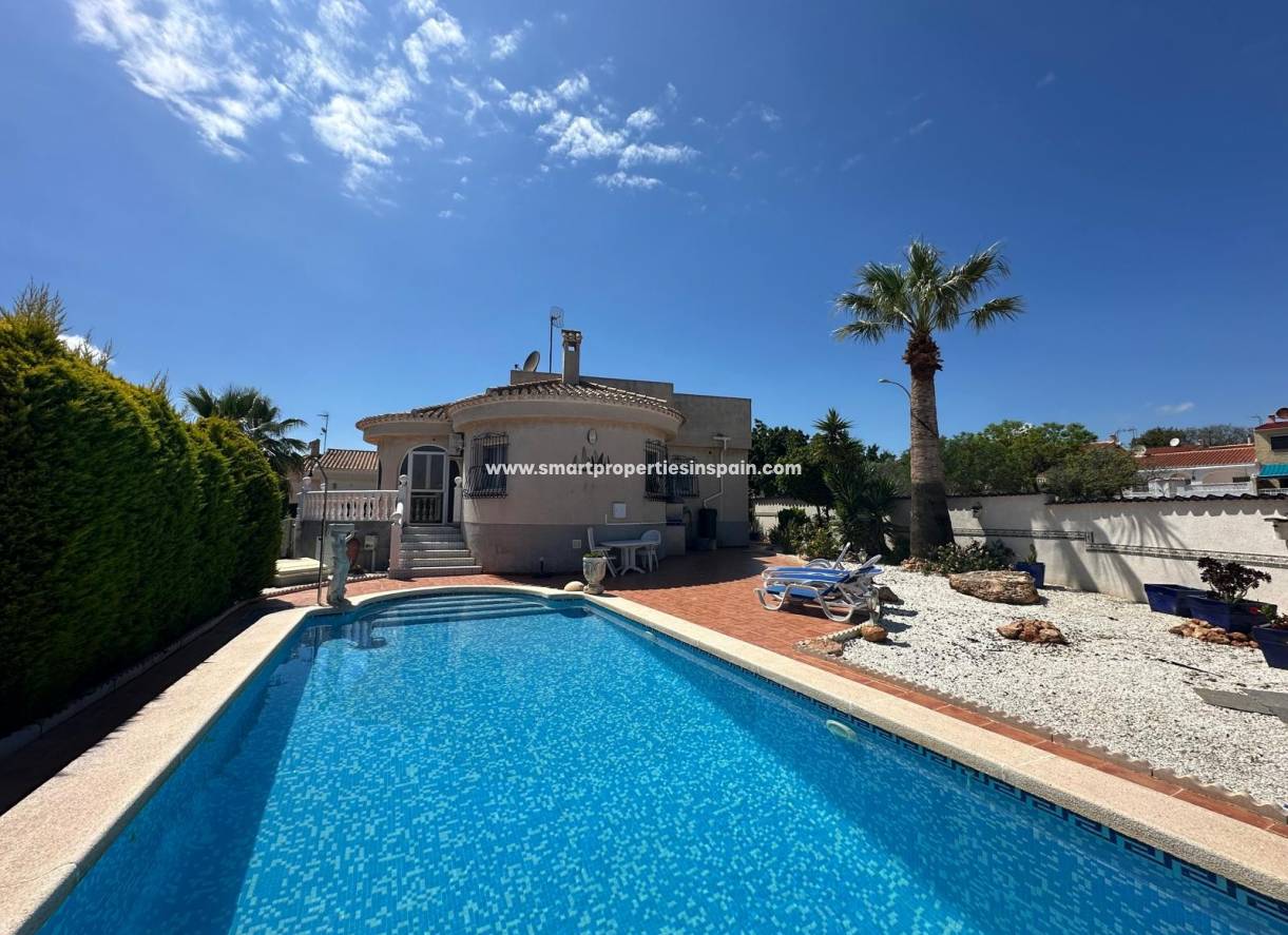Resale - Detached Villa - La Marina - Urbanización La Marina