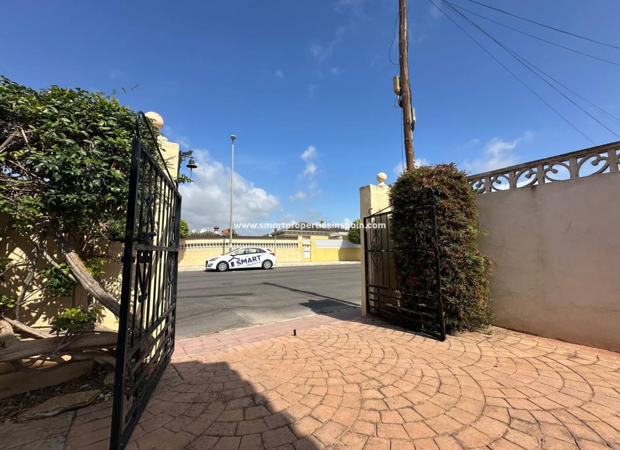 Resale - Detached Villa - La Marina - Urbanización La Marina