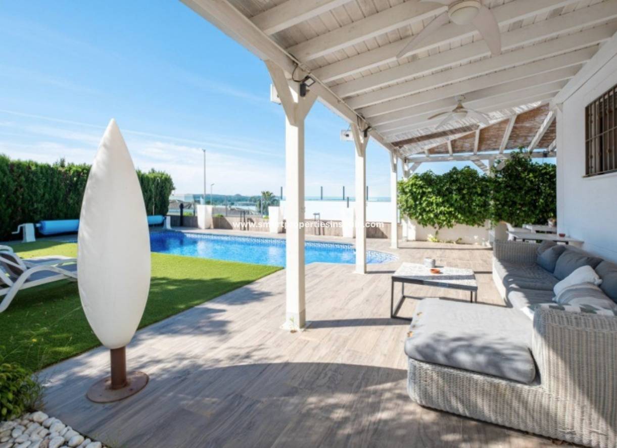 Resale - Detached Villa - La Marina - Urbanización La Marina