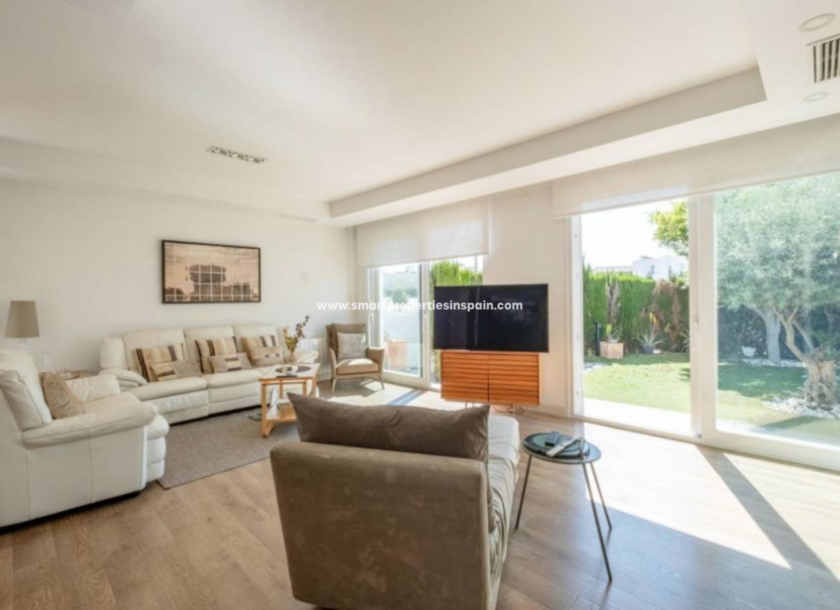 Resale - Detached Villa - La Marina - Urbanización La Marina