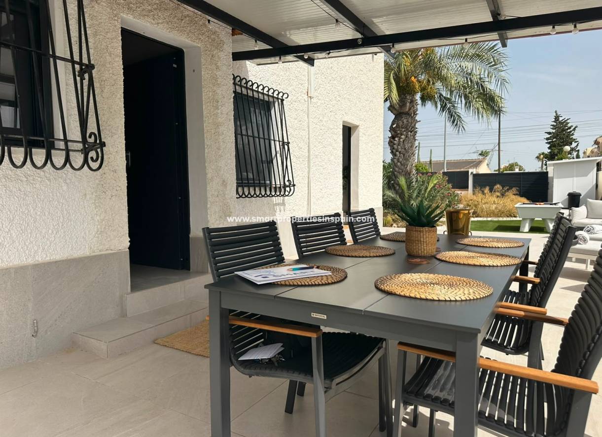 Resale - Detached Villa - La Marina - Urbanización La Marina
