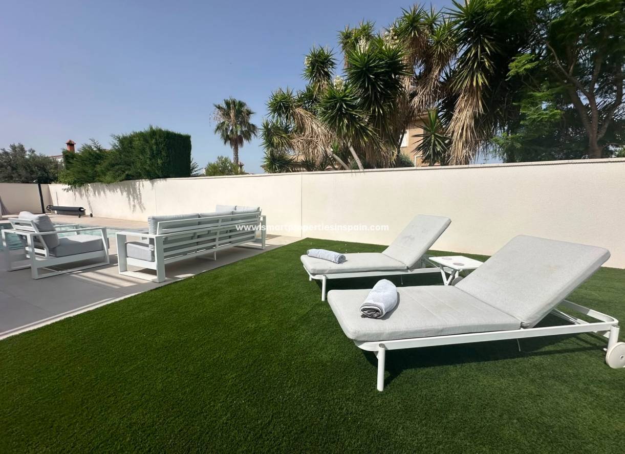 Resale - Detached Villa - La Marina - Urbanización La Marina