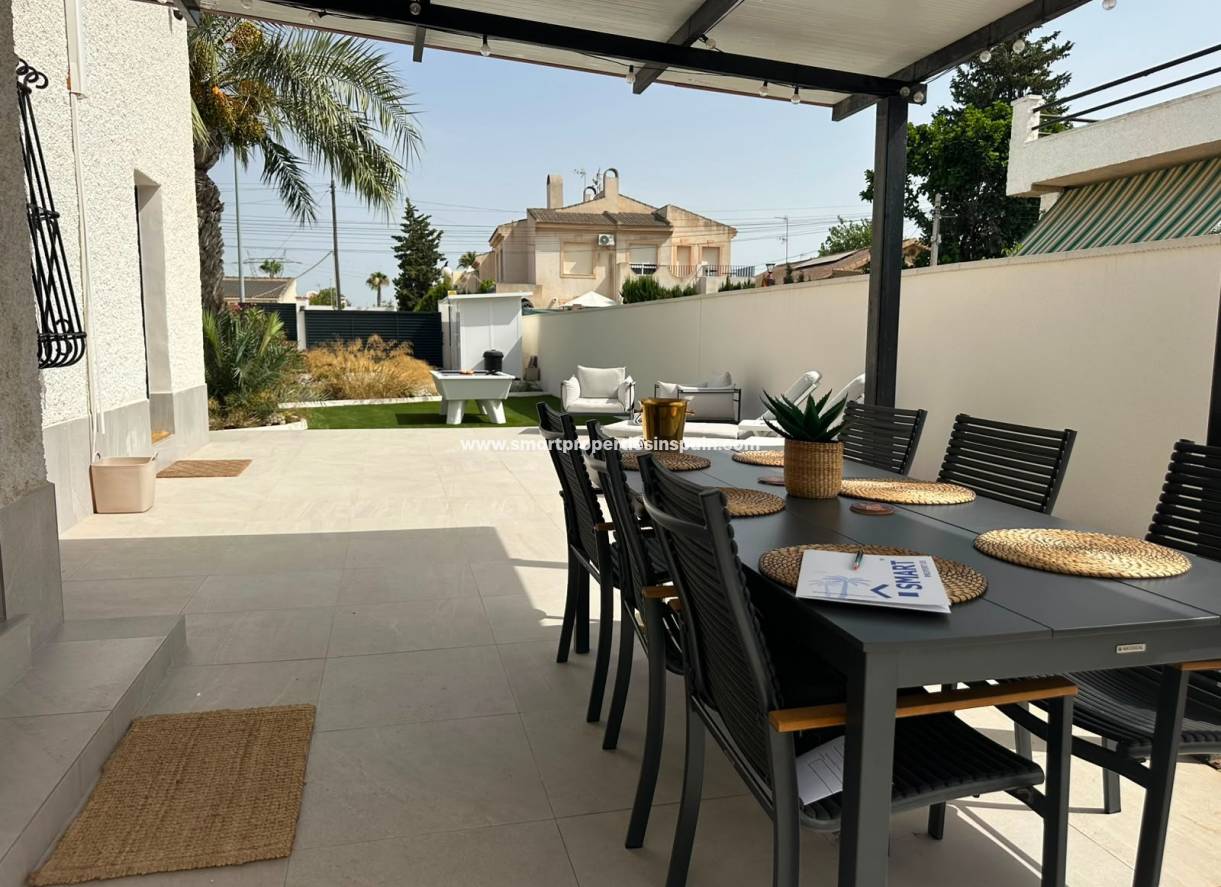 Resale - Detached Villa - La Marina - Urbanización La Marina