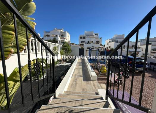 Resale - Semi Detached Villa - La Marina - Urbanización La Marina