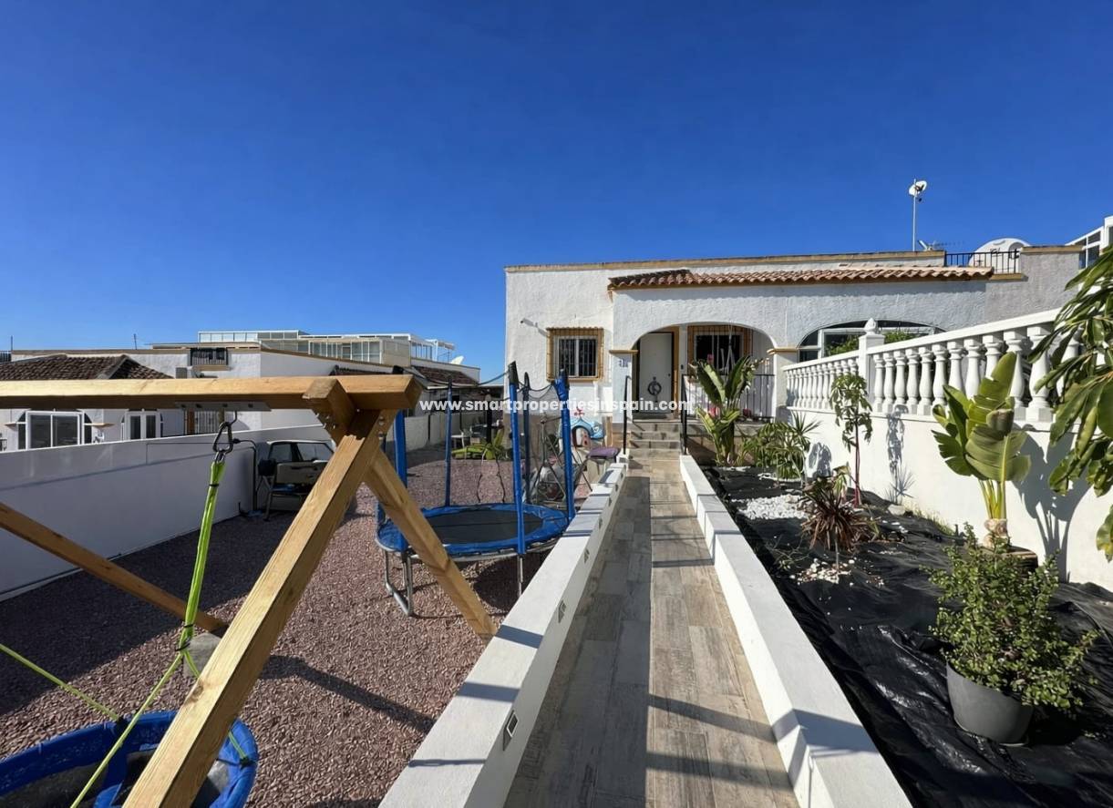 Resale - Semi Detached Villa - La Marina - Urbanización La Marina