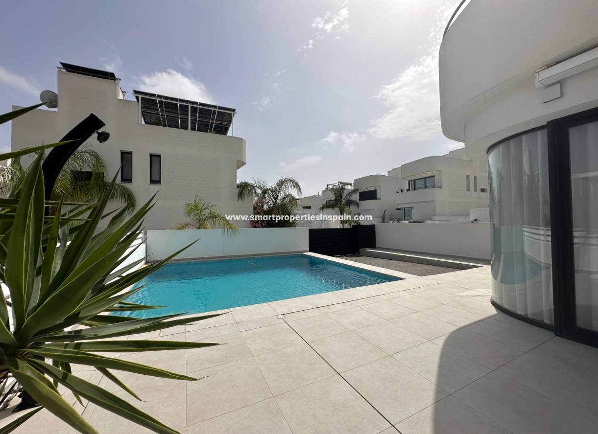 Resale - Semi Detached Villa - La Marina - Urbanización La Marina