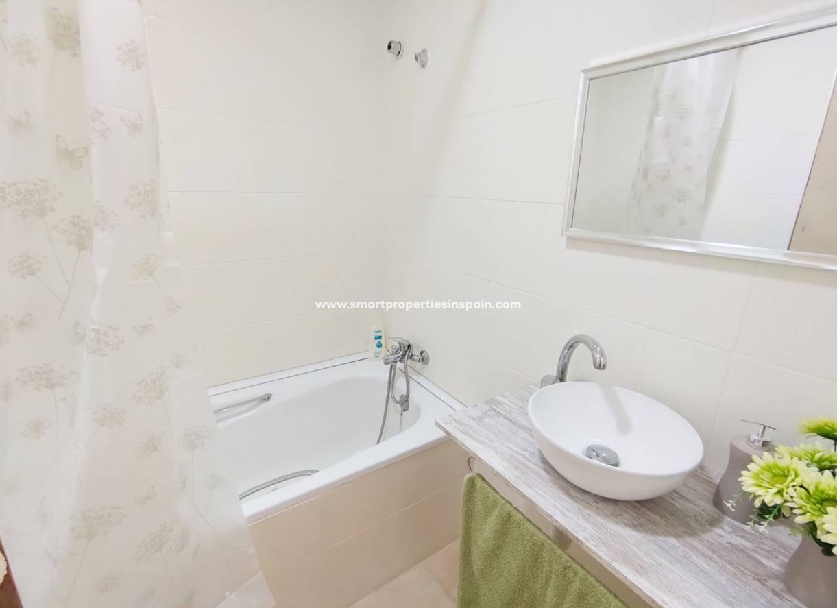 Resale - Town House - La Marina - Urbanización La Marina