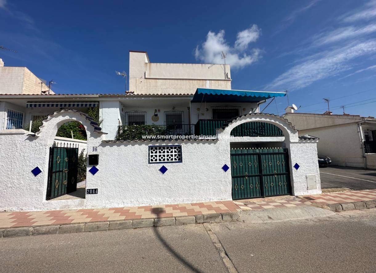 Resale - Town House - La Marina - Urbanización La Marina