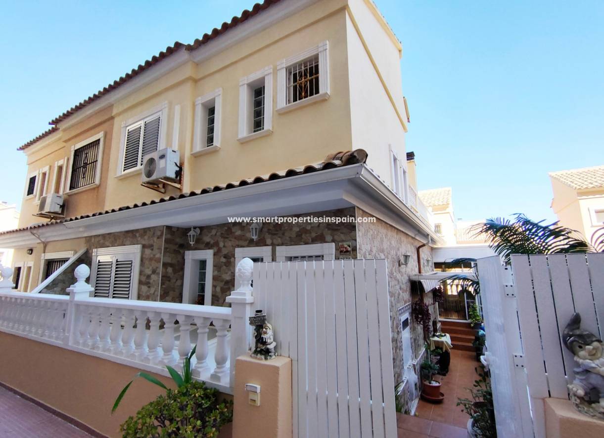 Resale - Townhouse - Guardamar  - Urb. Campomar Playa