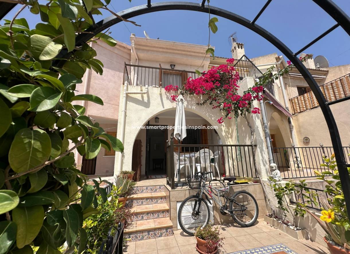 Resale - Townhouse - La Marina - La Marina Village