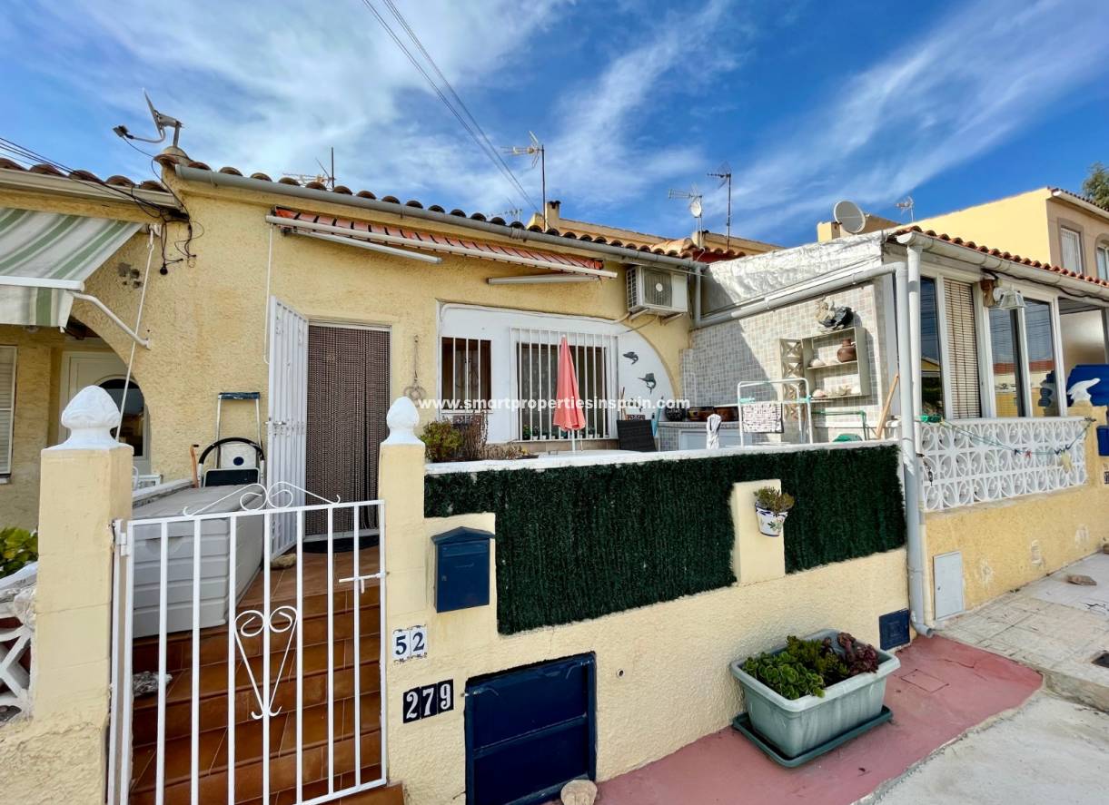 Resale - Townhouse - La Marina - Urbanización La Marina