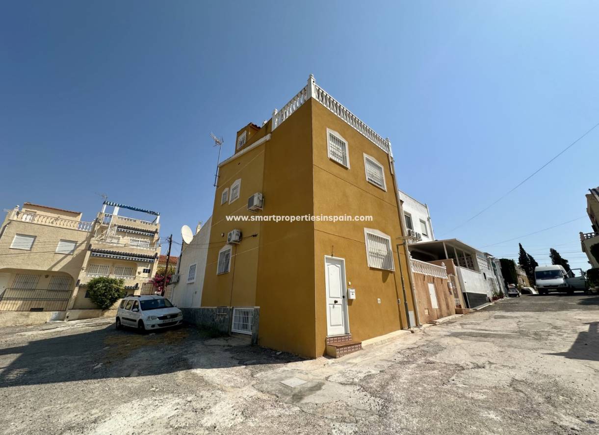 Resale - Townhouse - La Marina - Urbanización La Marina