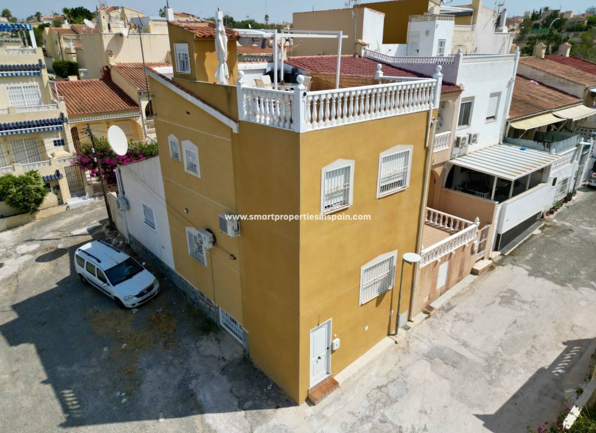 Resale - Townhouse - La Marina - Urbanización La Marina