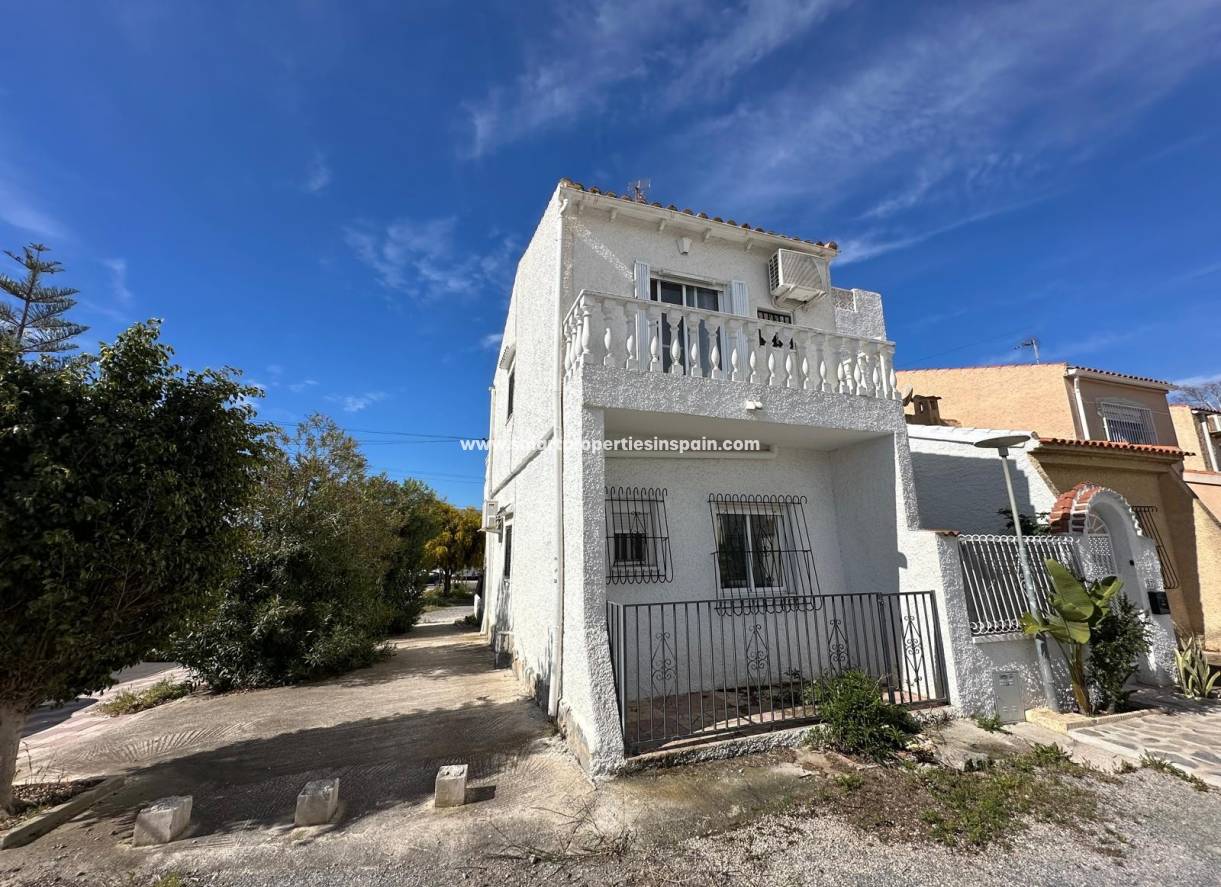 Resale - Townhouse - La Marina - Urbanización La Marina