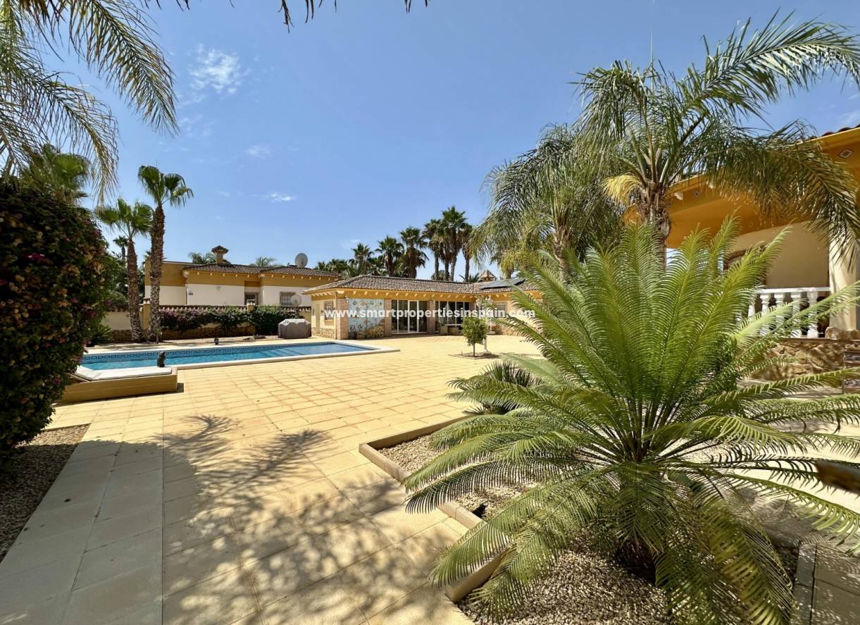 Reventa - Casa de campo - Catral