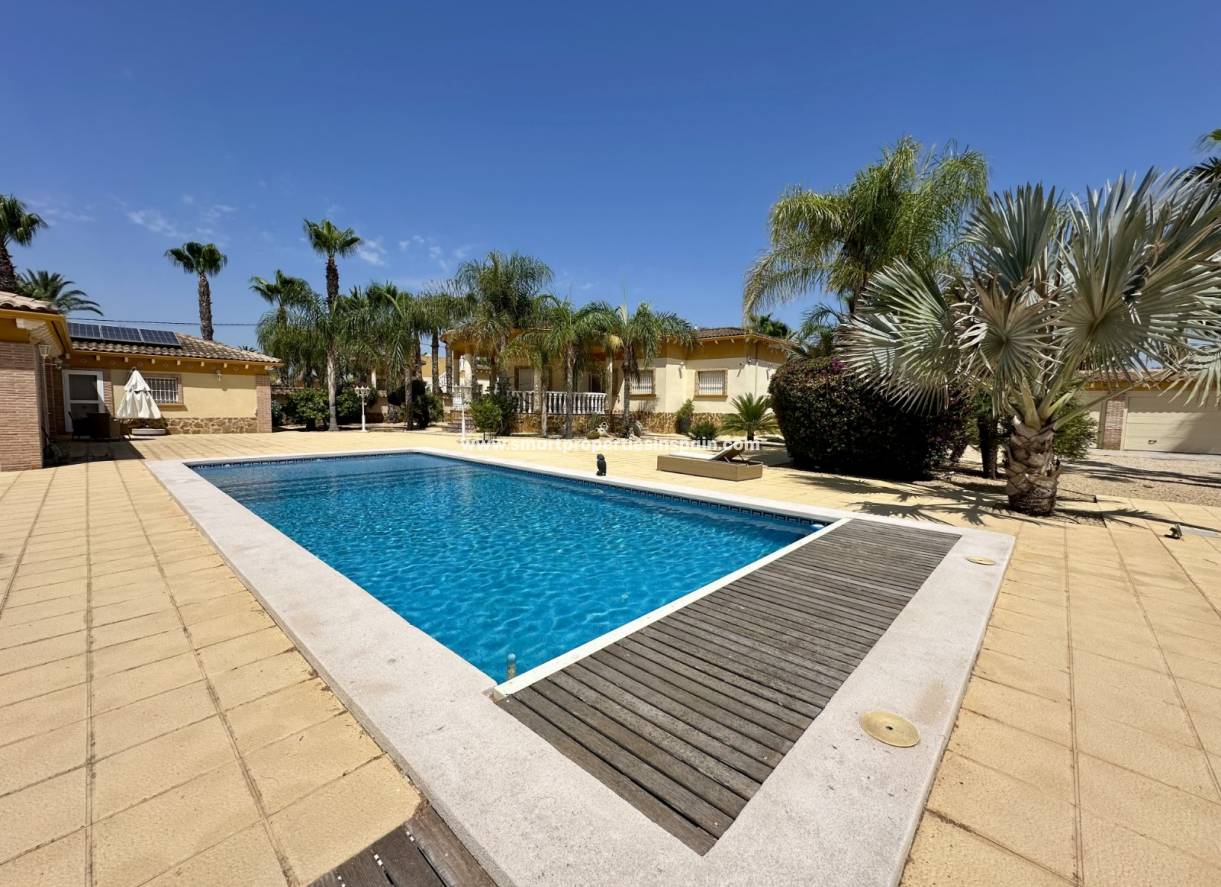 Reventa - Casa de campo - Catral