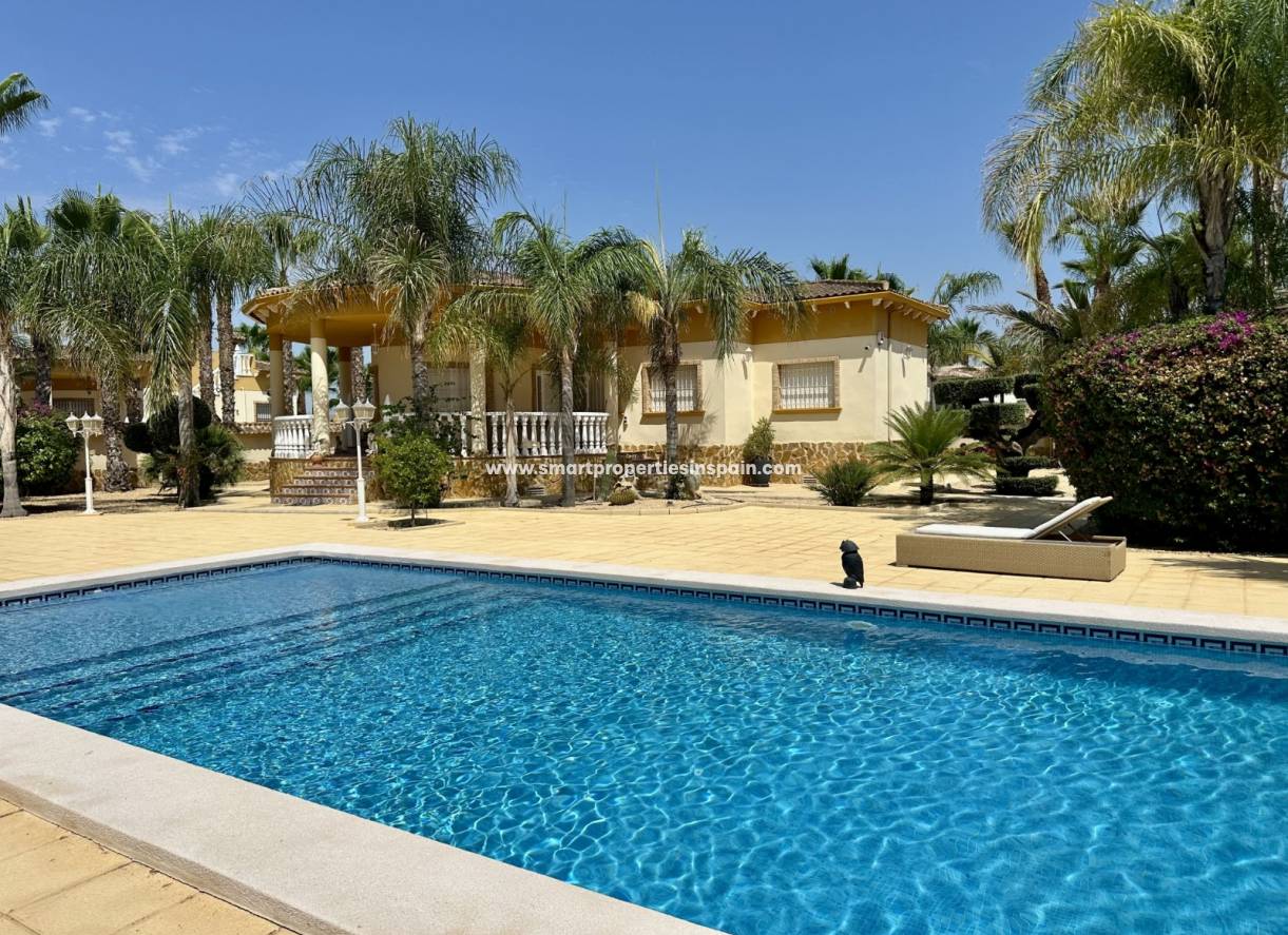 Reventa - Casa de campo - Catral