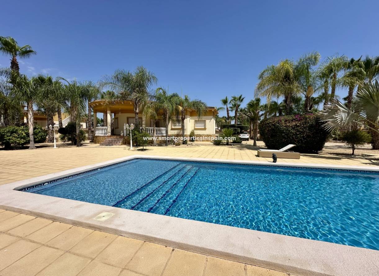 Reventa - Casa de campo - Catral