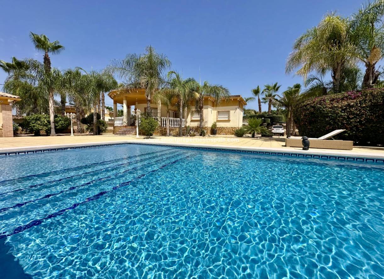 Reventa - Casa de campo - Catral