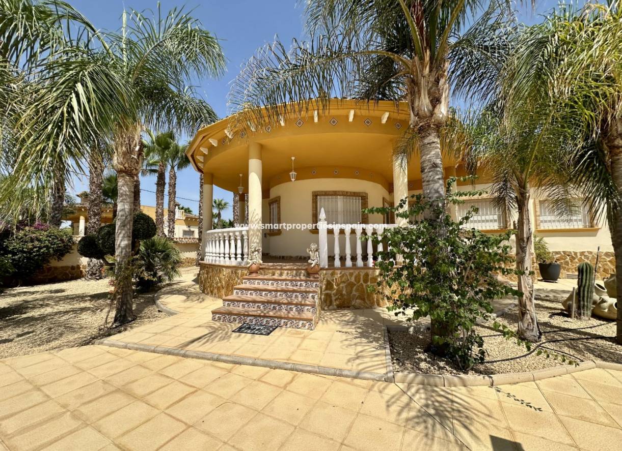 Reventa - Casa de campo - Catral