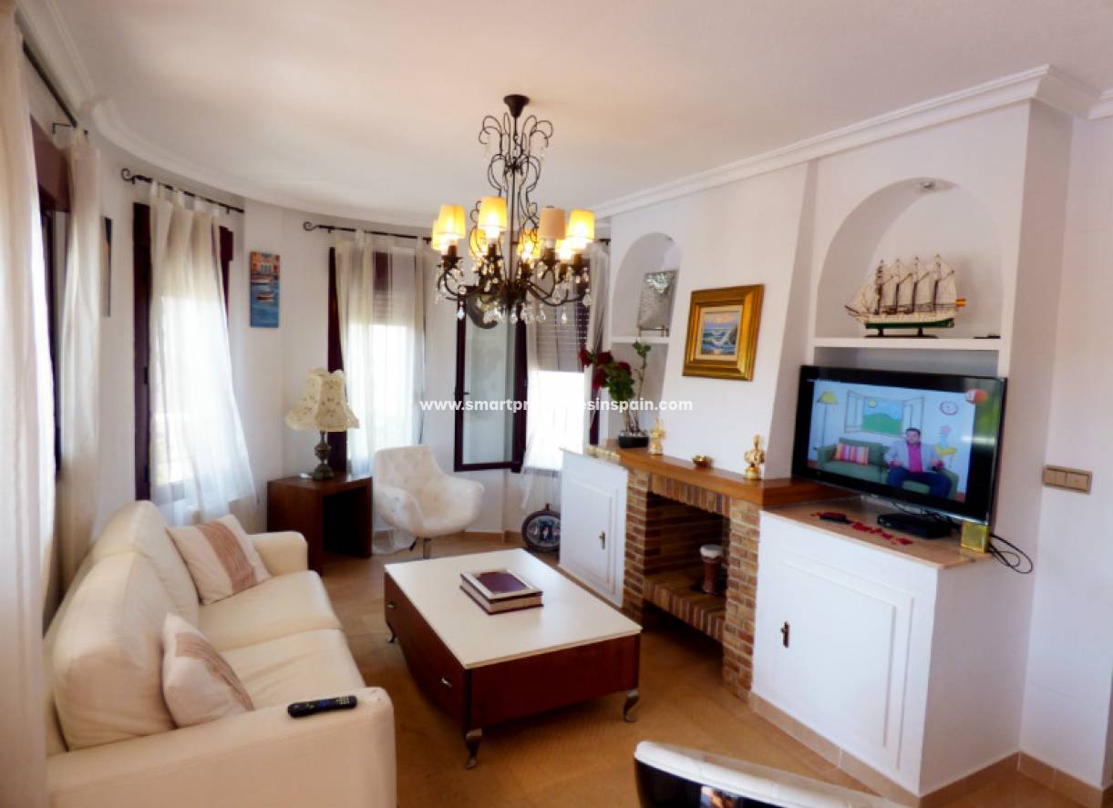 Reventa - Chalet Independiente - La Marina - Urbanización La Marina