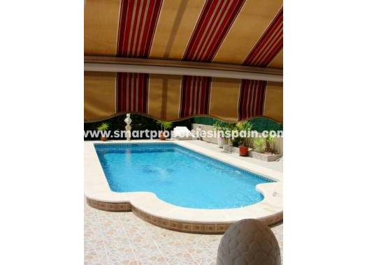 Reventa - Chalet Independiente - La Marina - Urbanización La Marina