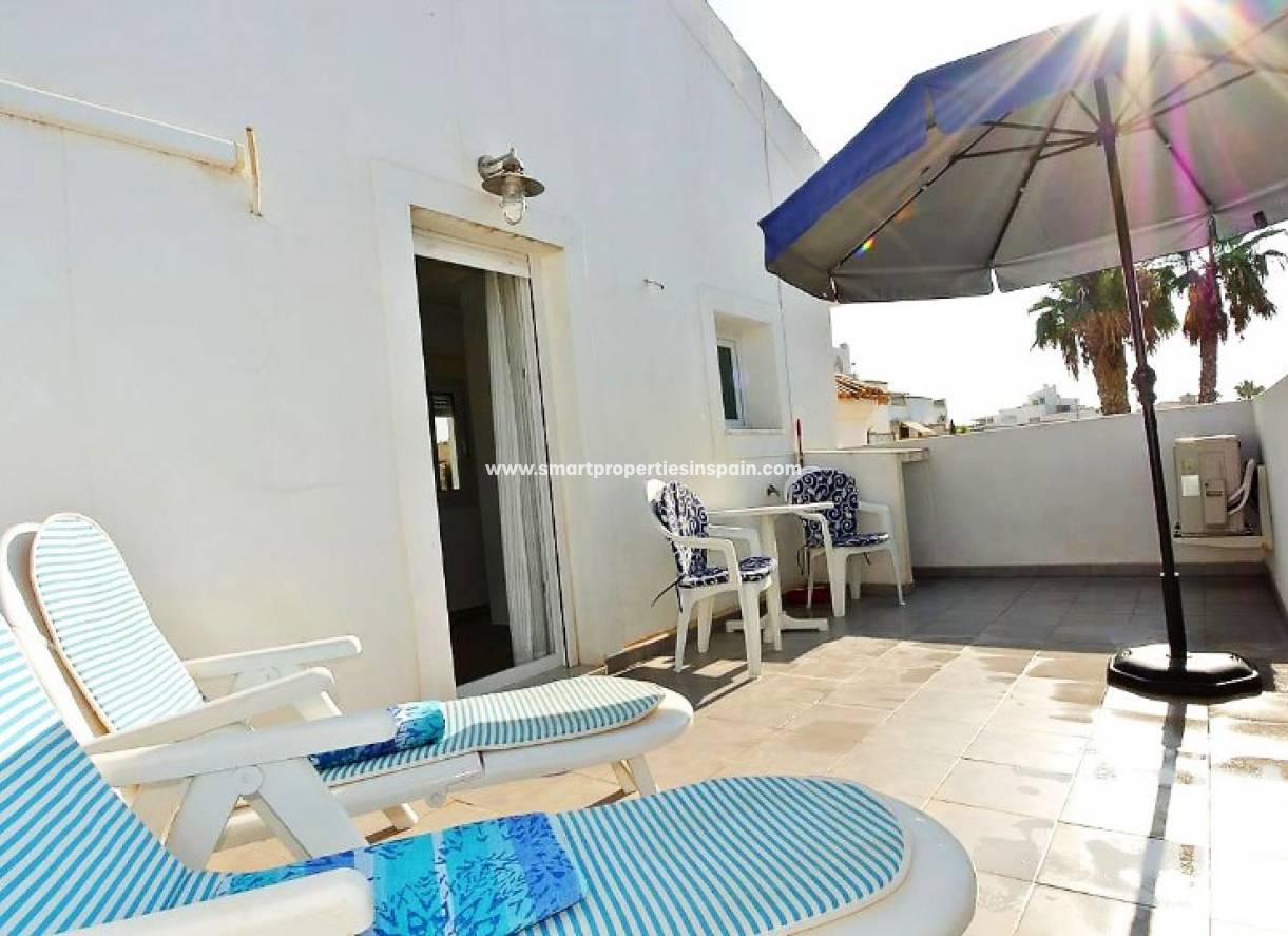 Reventa - Chalet Independiente - La Marina - Urbanización La Marina