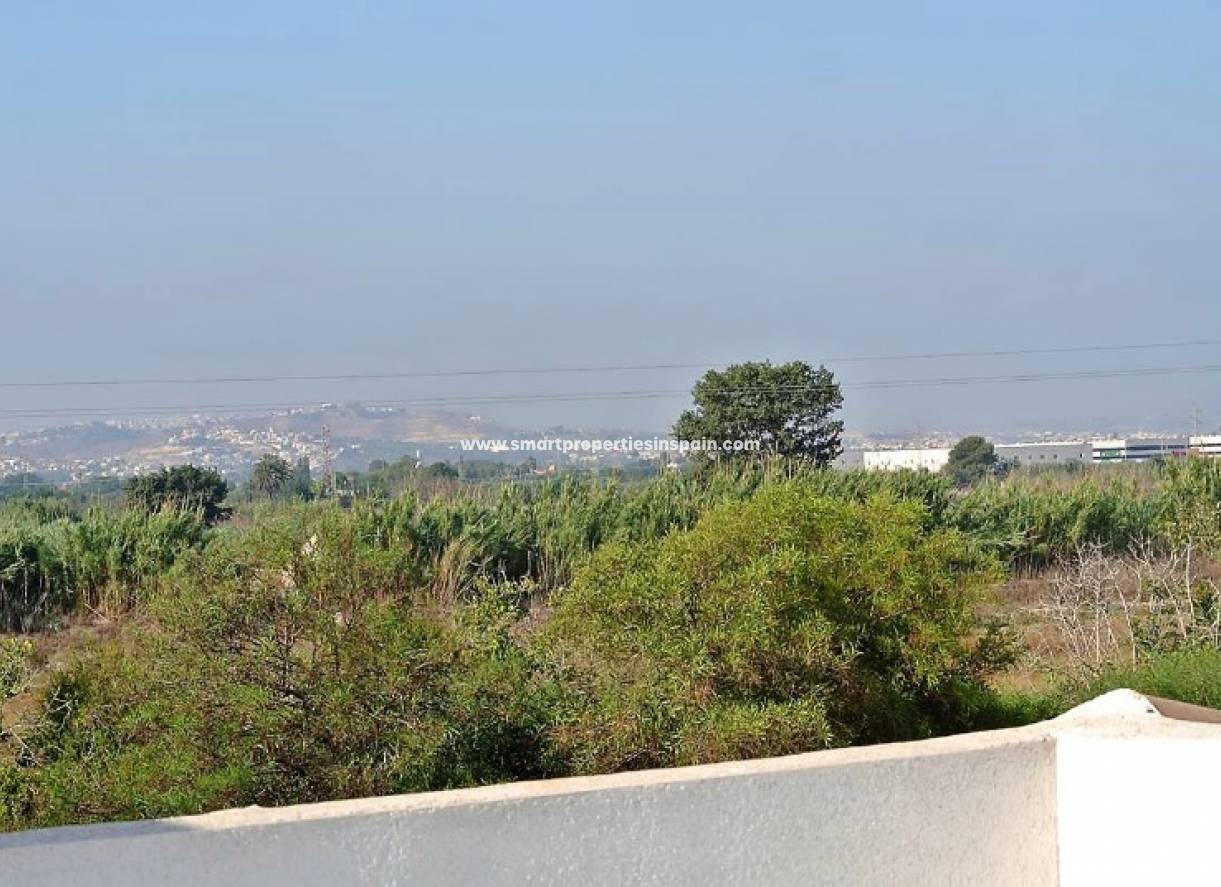 Reventa - Chalet Independiente - La Marina - Urbanización La Marina