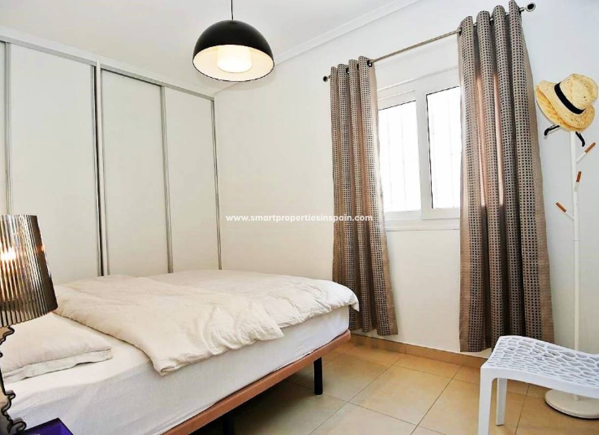 Reventa - Chalet Independiente - La Marina - Urbanización La Marina