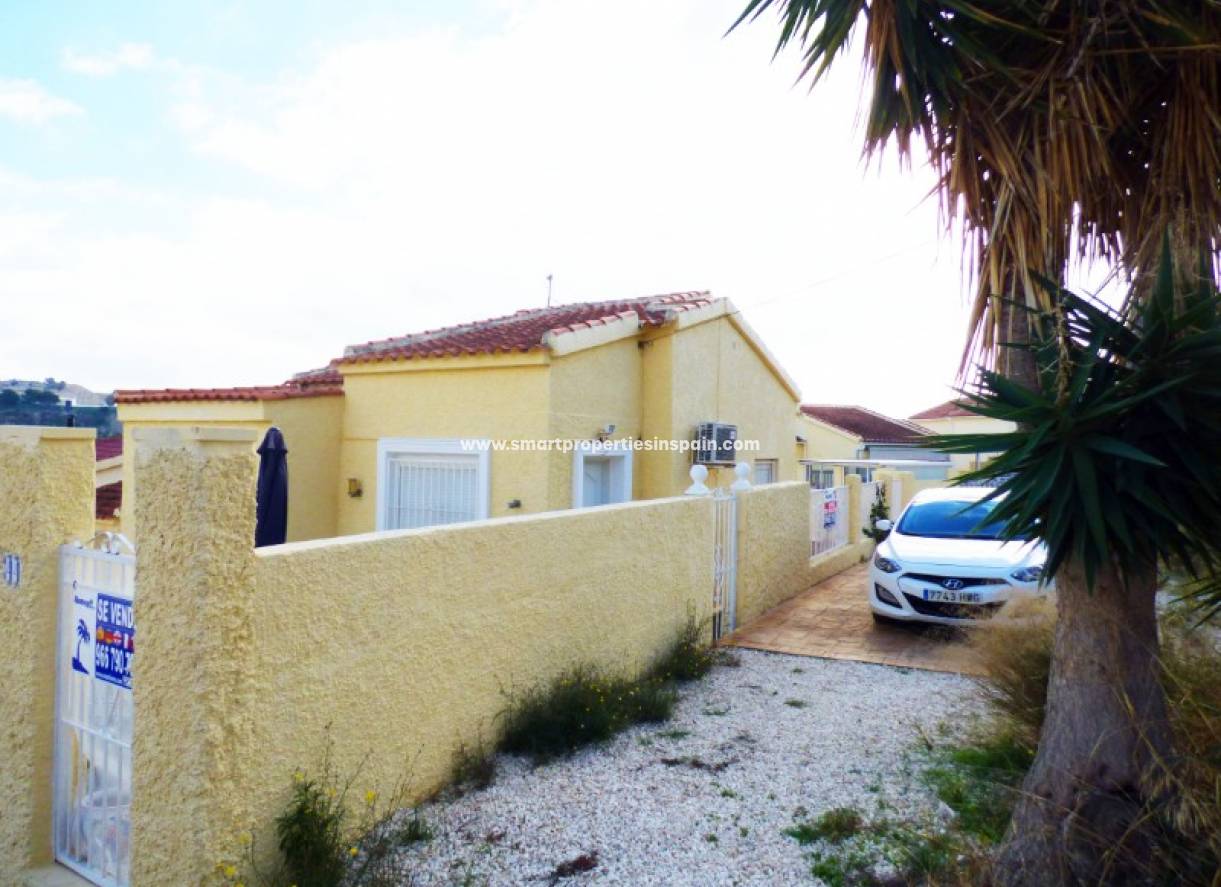 Reventa - Chalet Independiente - La Marina - Urbanización La Marina