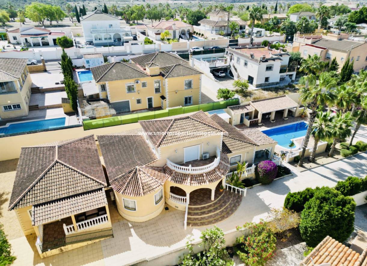 Reventa - Chalet Independiente - La Marina - Urbanización La Marina