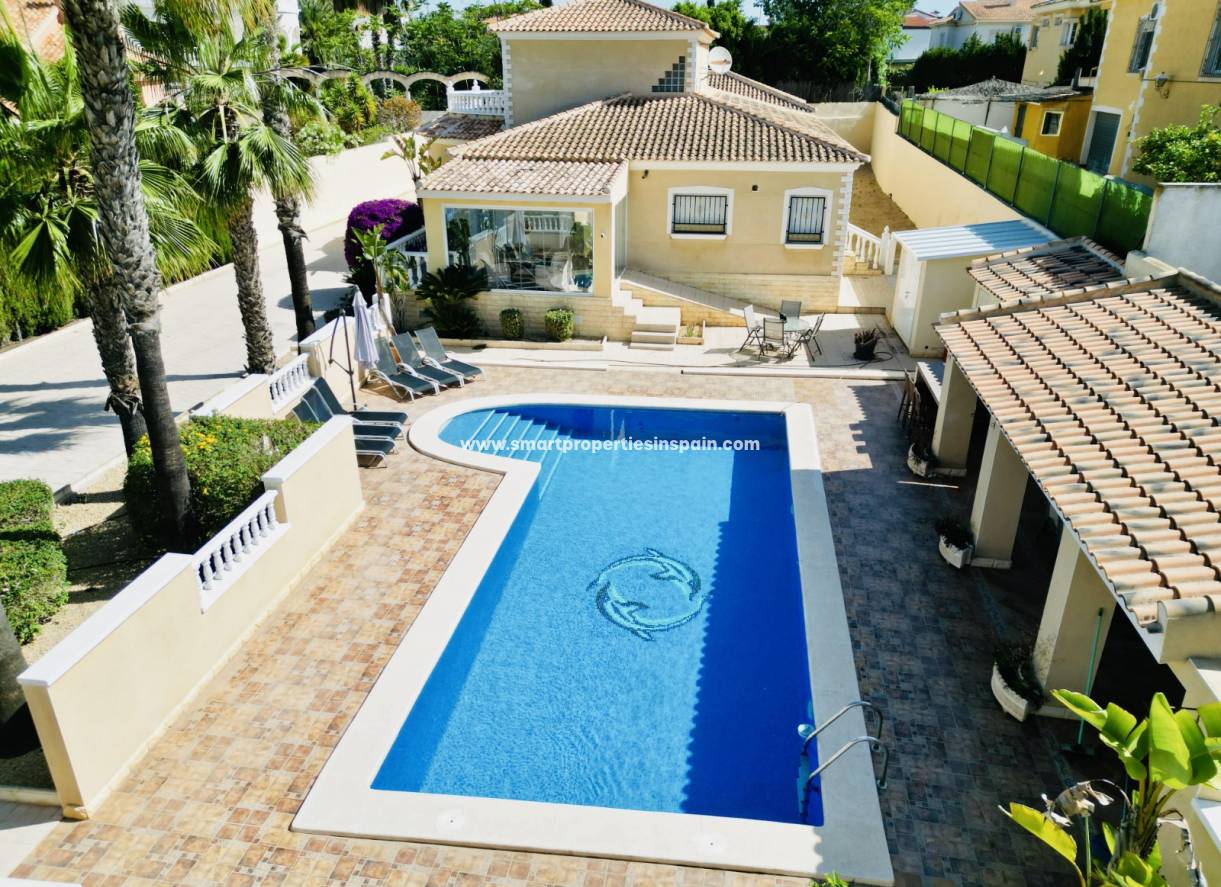 Reventa - Chalet Independiente - La Marina - Urbanización La Marina