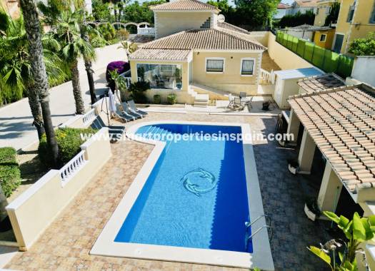 Reventa - Chalet Independiente - La Marina - Urbanización La Marina