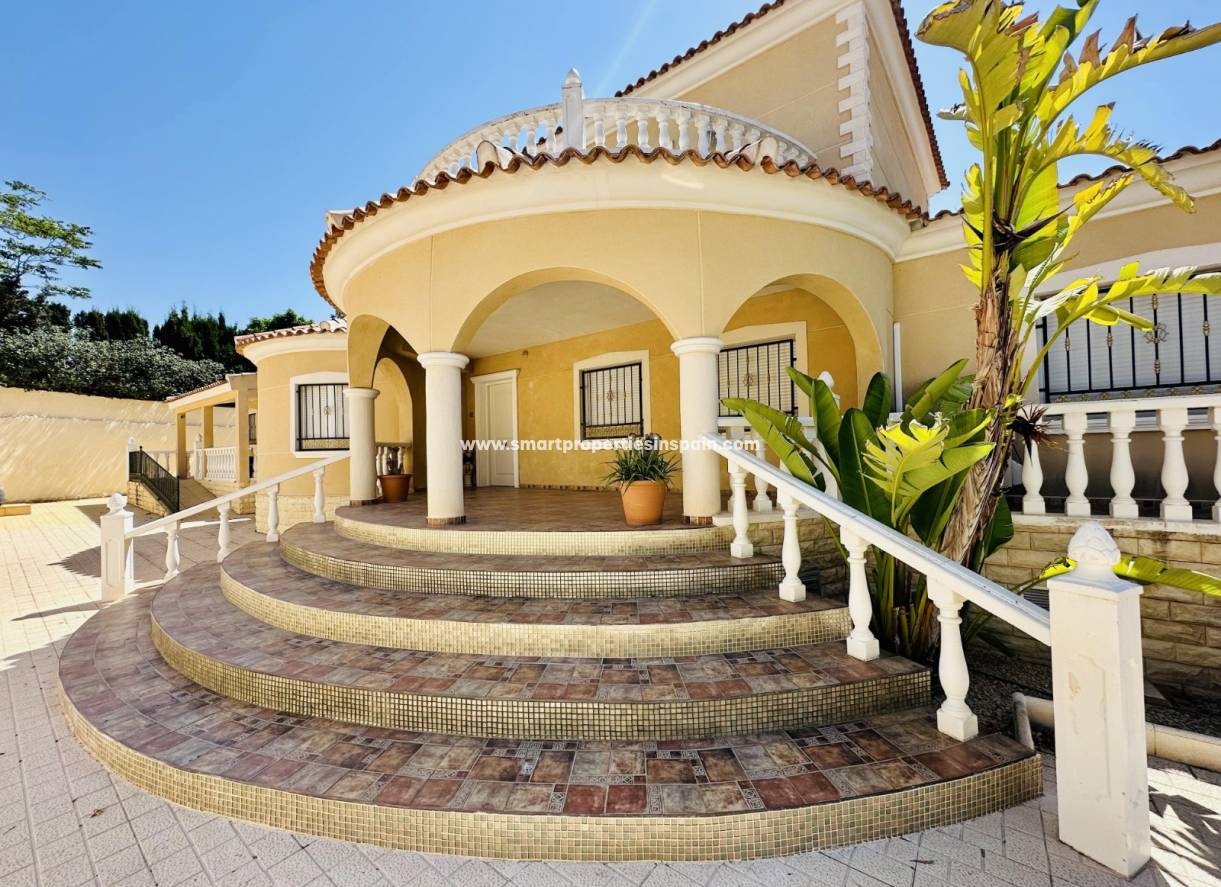 Reventa - Chalet Independiente - La Marina - Urbanización La Marina