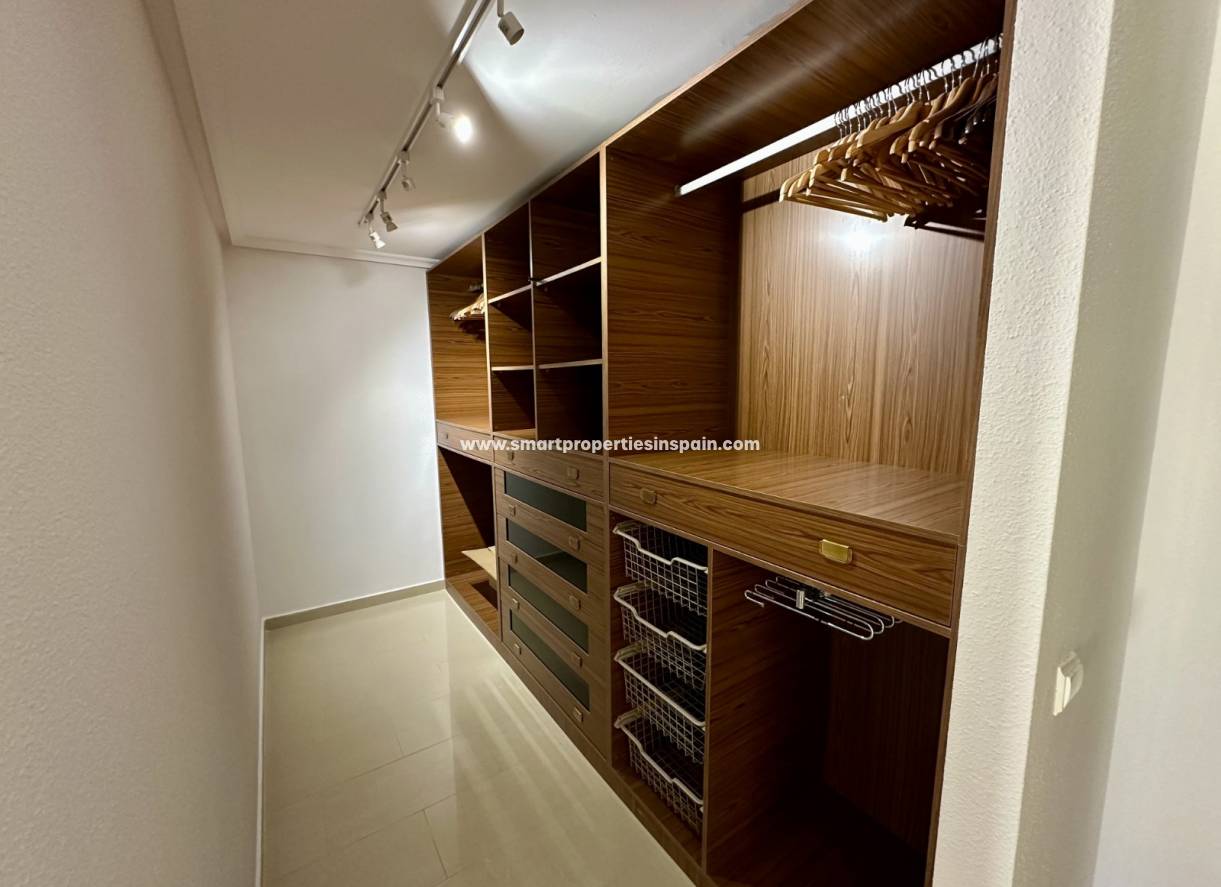 Reventa - Chalet Independiente - La Marina - Urbanización La Marina