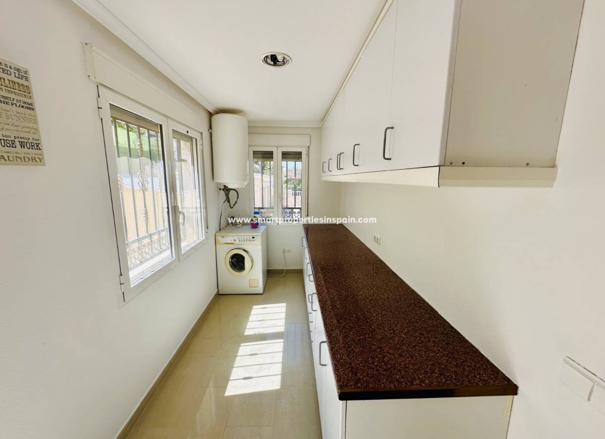 Reventa - Chalet Independiente - La Marina - Urbanización La Marina