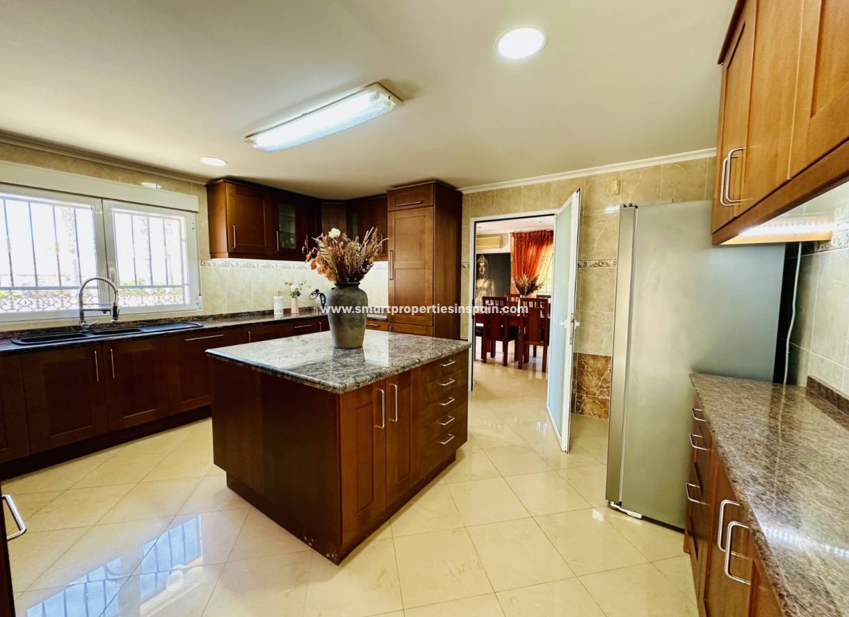 Reventa - Chalet Independiente - La Marina - Urbanización La Marina