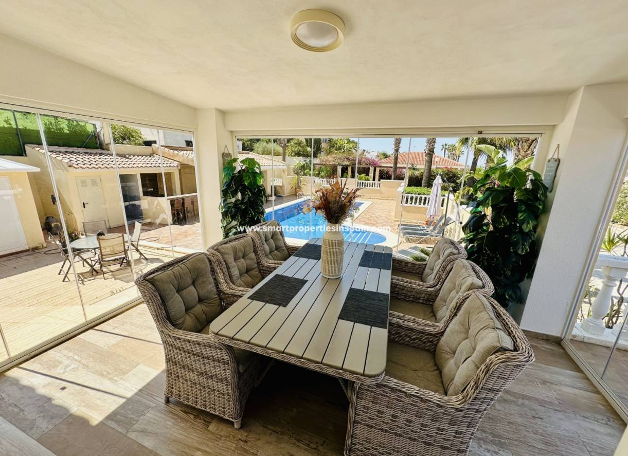 Reventa - Chalet Independiente - La Marina - Urbanización La Marina