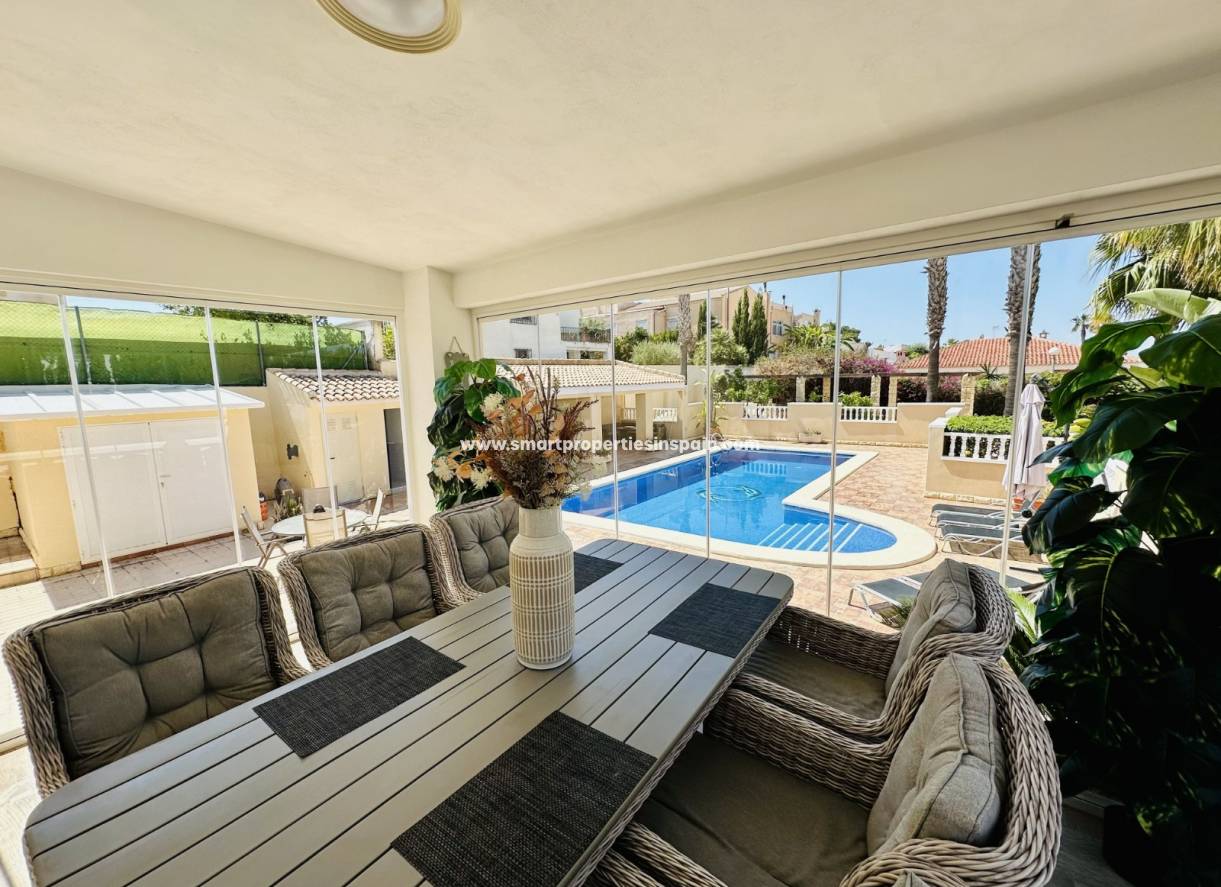 Reventa - Chalet Independiente - La Marina - Urbanización La Marina