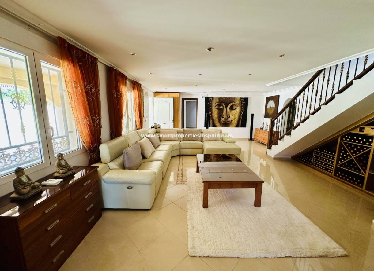 Reventa - Chalet Independiente - La Marina - Urbanización La Marina