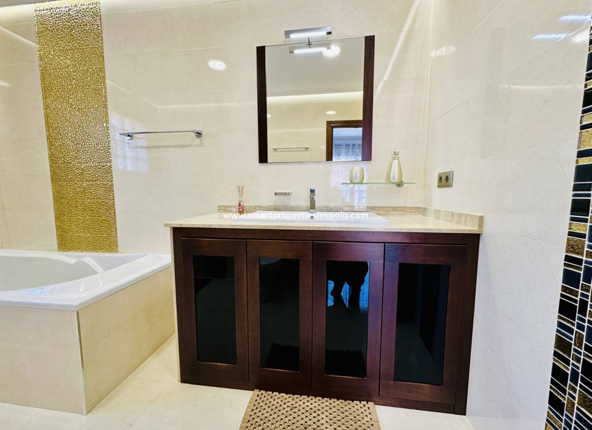 Reventa - Chalet Independiente - La Marina - Urbanización La Marina