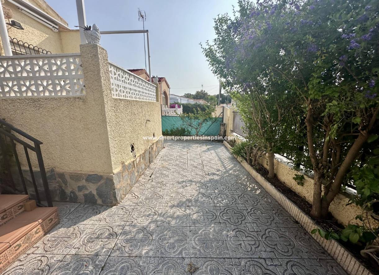 Reventa - Chalet Independiente - La Marina - Urbanización La Marina