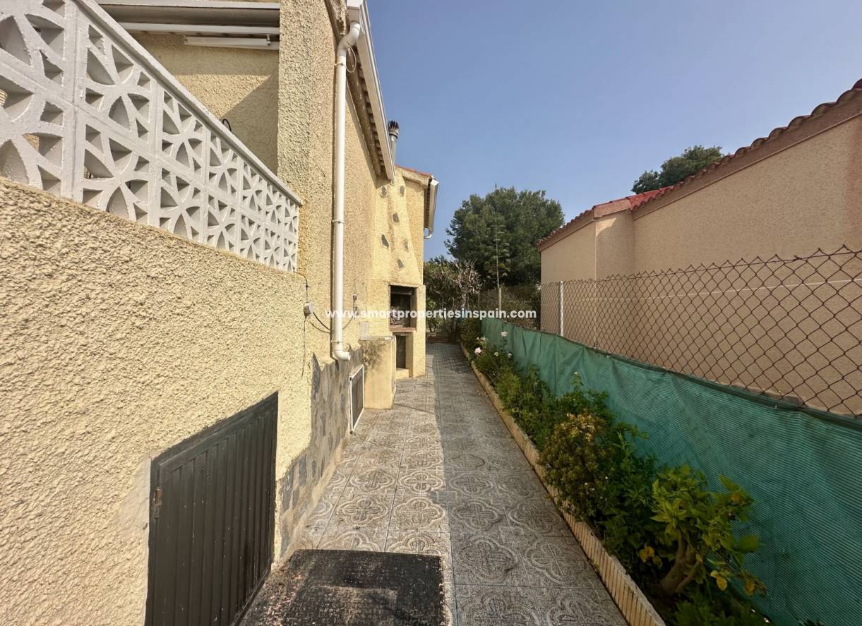 Reventa - Chalet Independiente - La Marina - Urbanización La Marina